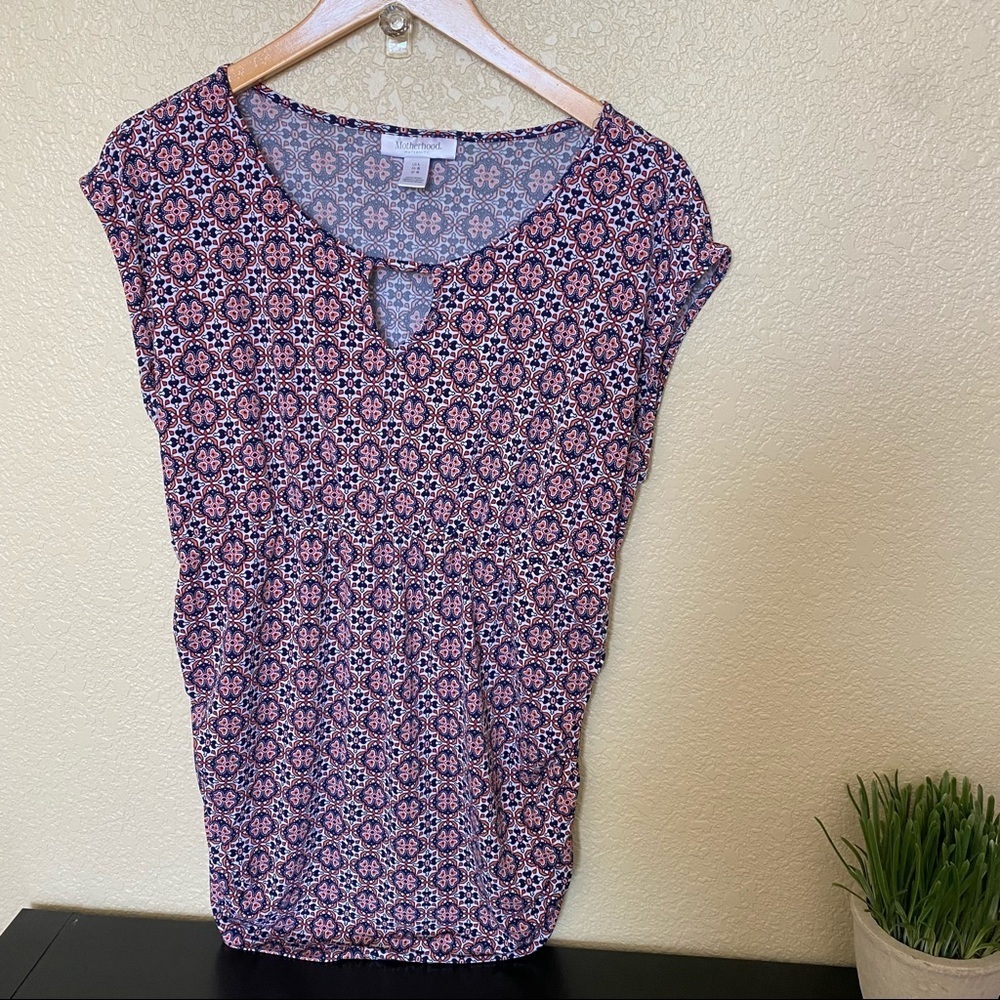 Motherhood Maternity Blouse keyhole shirt large medallion‎ print